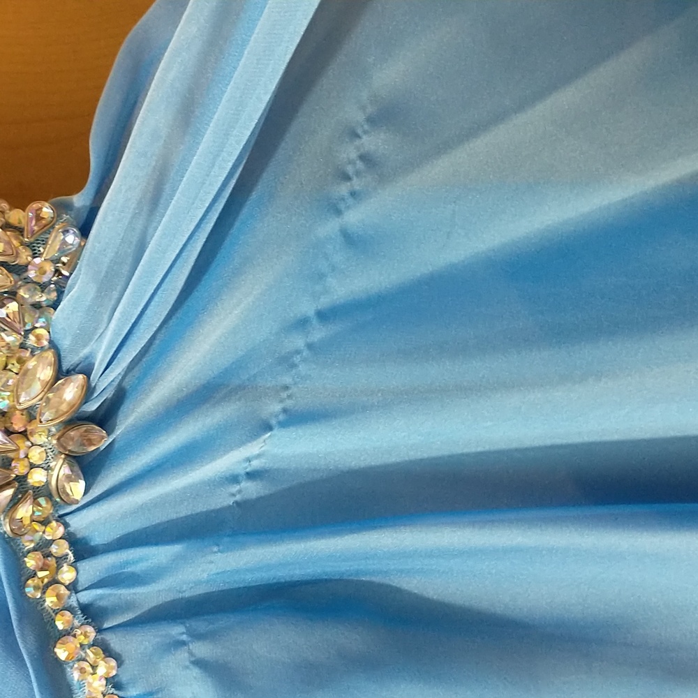 Prom dress - Picture 5 of 6
